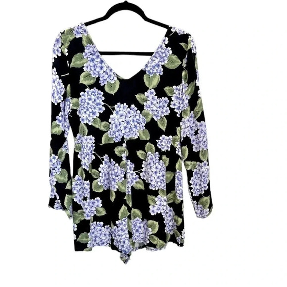 MINKPINK Pants - MinkPink Women’s Long Sleeve V-Neck Black w/ Purple Floral Romper Size S GUC